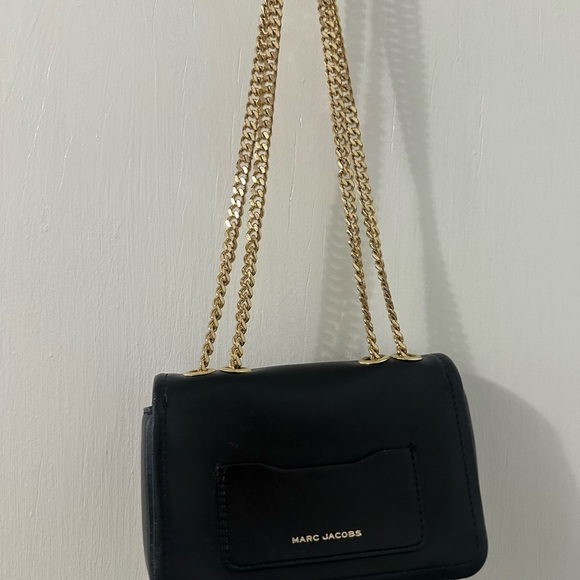 Marc Jacob’s - Black Crossbody Mini Bag with Gold Hardware and Adjustable Chain - Picture 2 of 6